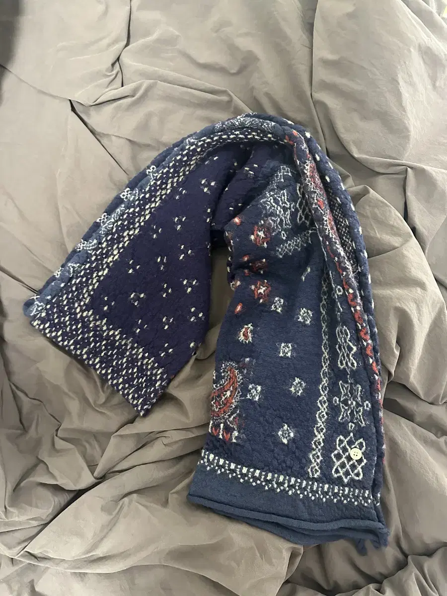 【KAPITAL】麻レーヨン　バンダナ柄　KESAマフラー(ネイビー) KAPITAL]麻レーヨン バンダナ柄 KESAマフラー - TAKE FIVE